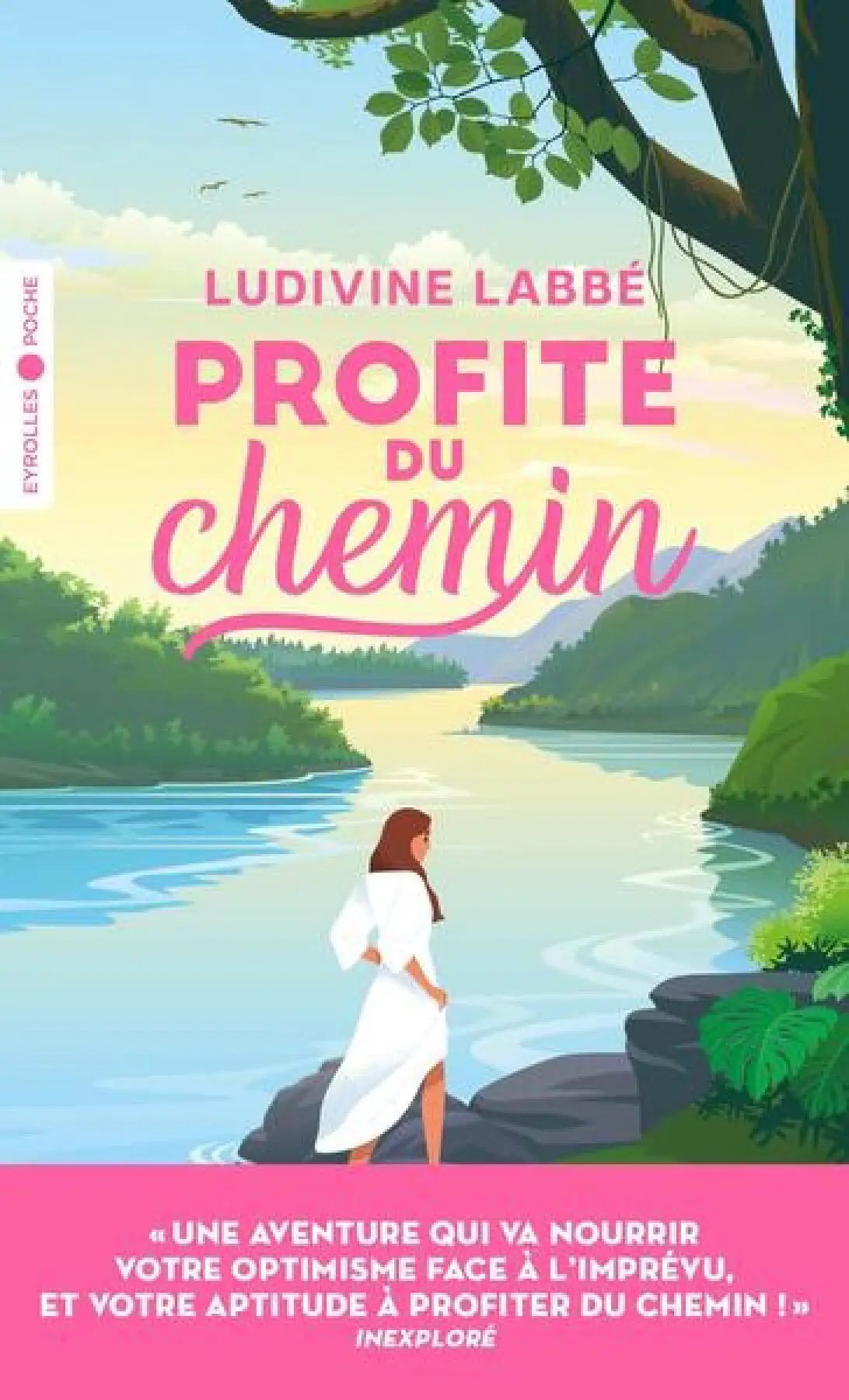 Livre Profite du chemin, couverture pastel avec une femme en robe blanche au bord d’un lac — Pür Sérénité