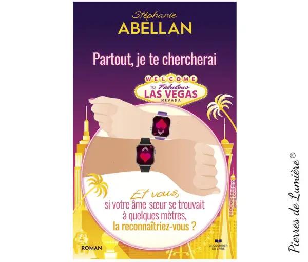 Livre Partout, je te Chercherais roman sur fond violet avec deux montres sur les poignets et le panneau Las Vegas