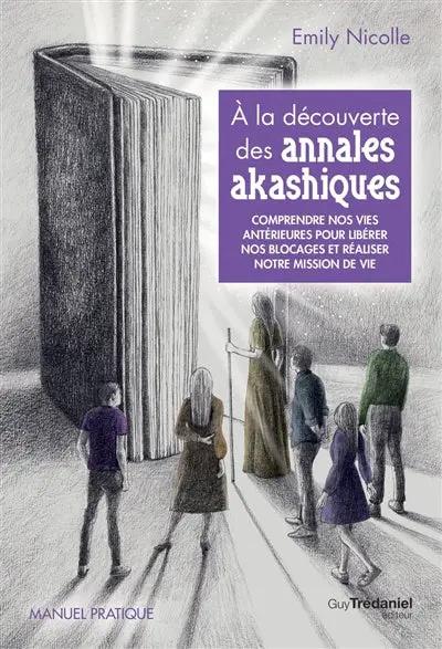 Livre A la Découverte des Annales Akashiques, couverture gris et violet avec un grand livre et des personnes autour.